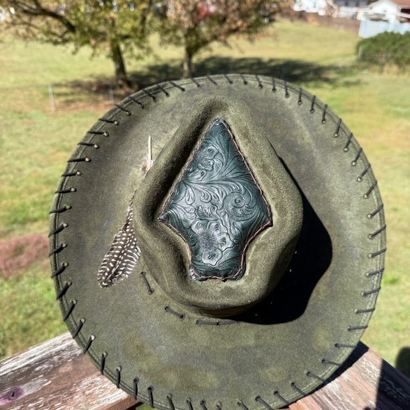 Hand Burned Crossed Pistols on Suede Hat with Tooled Leather - Picture 2 of 5